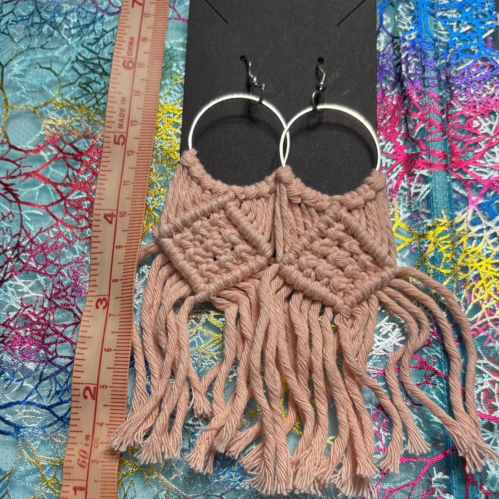 🖤Boho Chic Fringe Earrings in Pink🖤